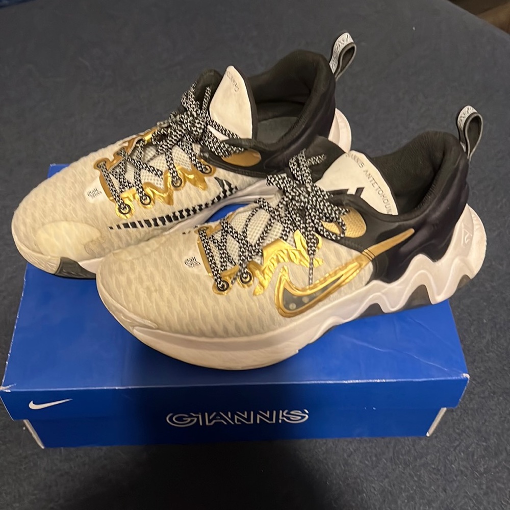 Nike Giannis Imortality EP “championship” basketball shoes 9.5.
